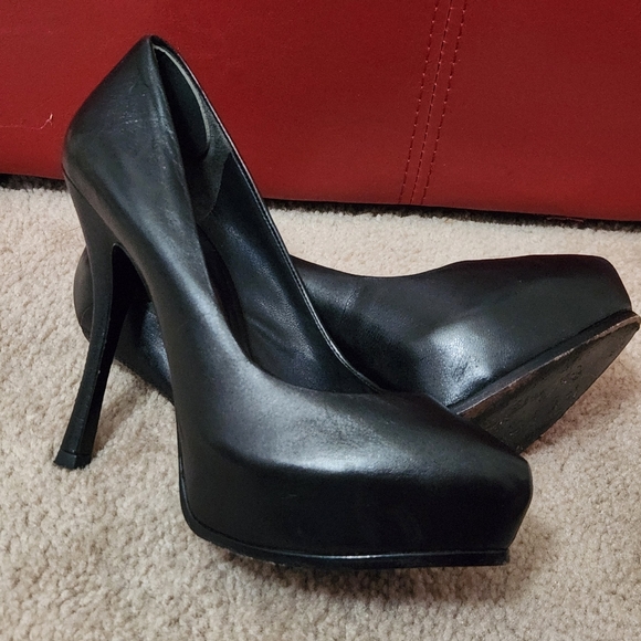 Guess by Marciano Black Stiletto Heels - Picture 4 of 7